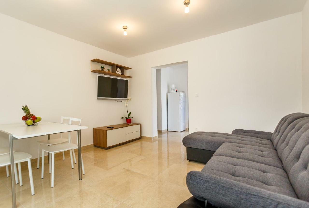 Apartman Maslina Krk Town Luaran gambar